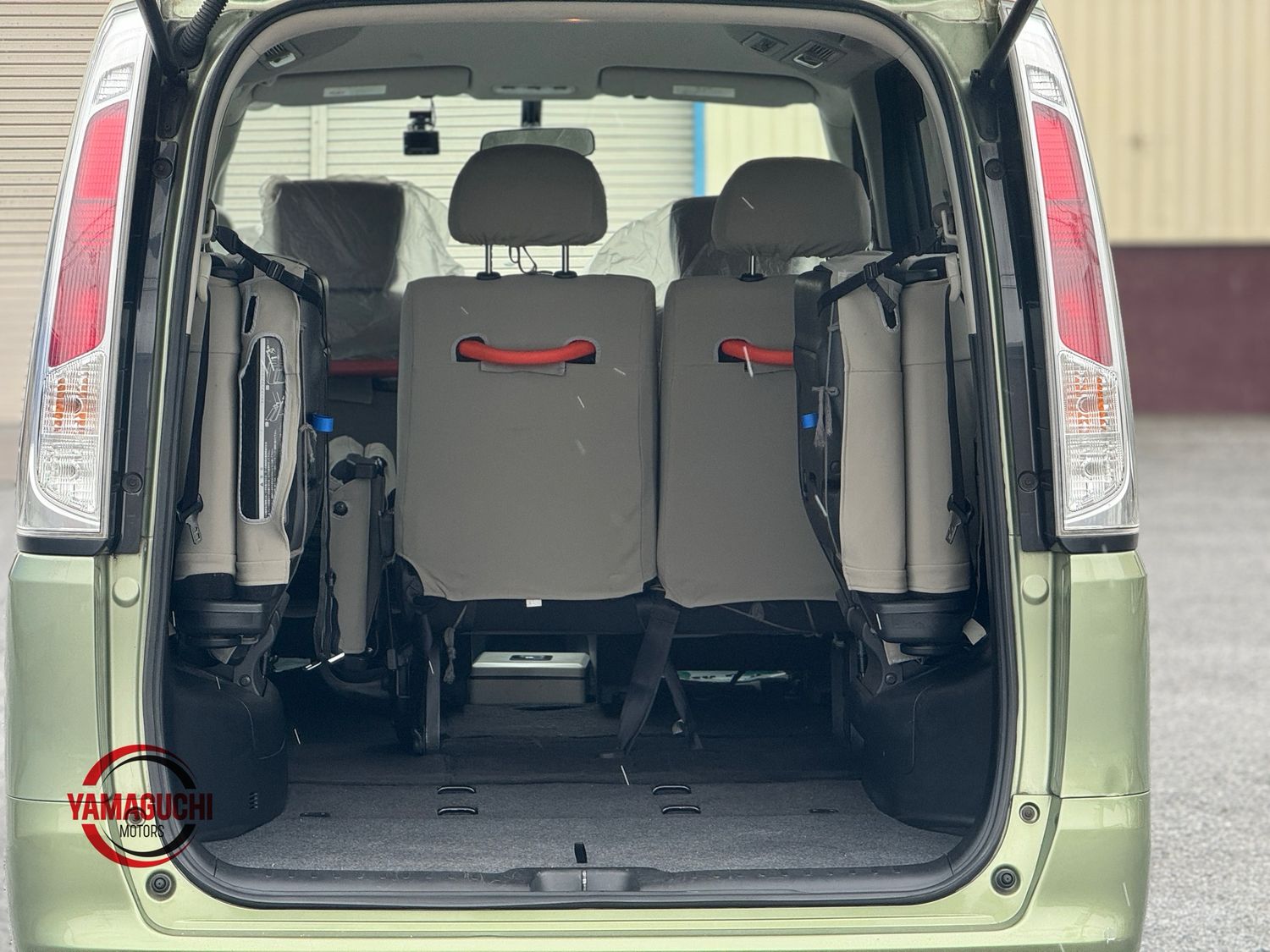 ✨ Nissan Serena 20S Selection for Sale! ✨