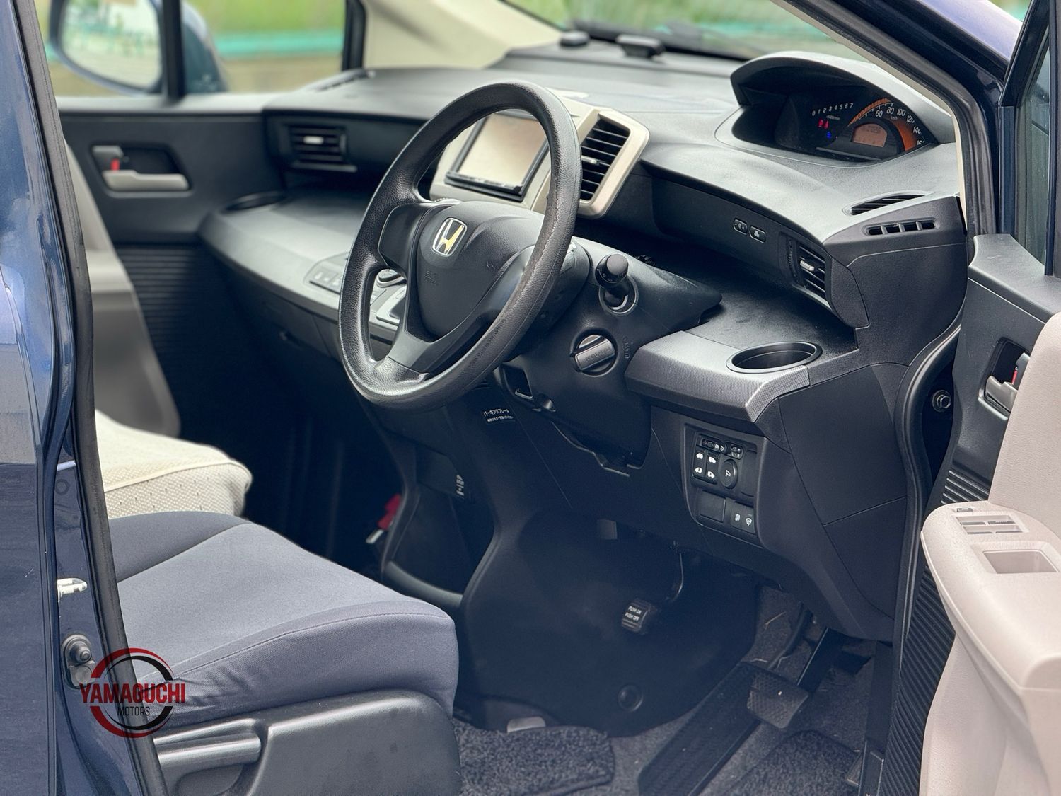 Honda Freed GL Package 8 Seater Family Car For Sale