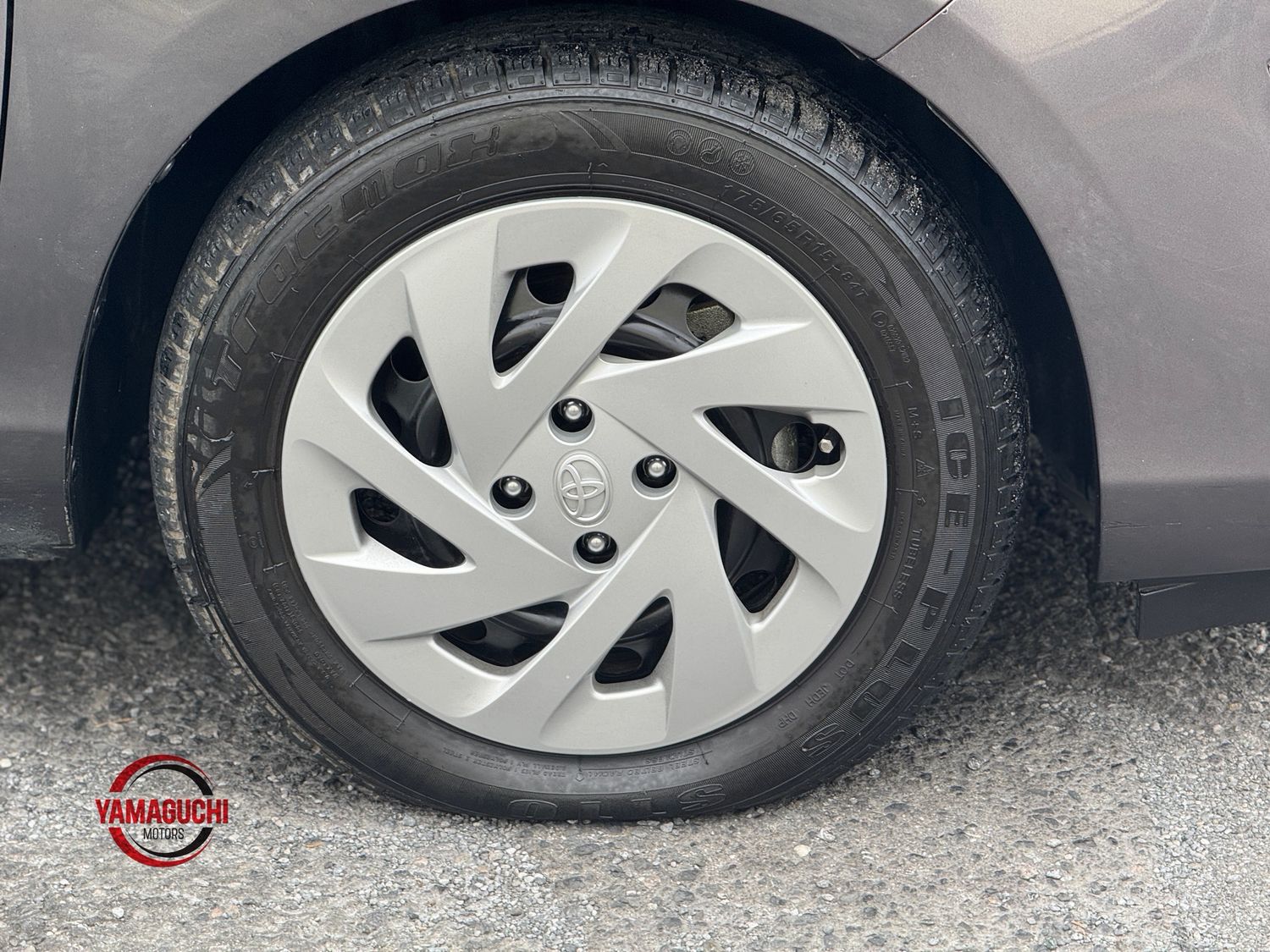 🌟 2016 Toyota Aqua Hybrid – Premium Grey Edition