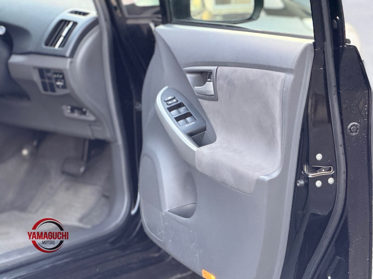 Beautiful Toyota Prius Hybrid In Black Colour 