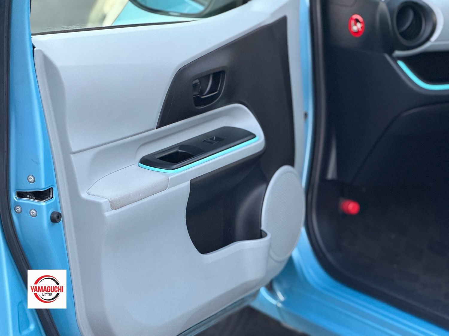 Toyota Aqua Hybrid Blue Edition 