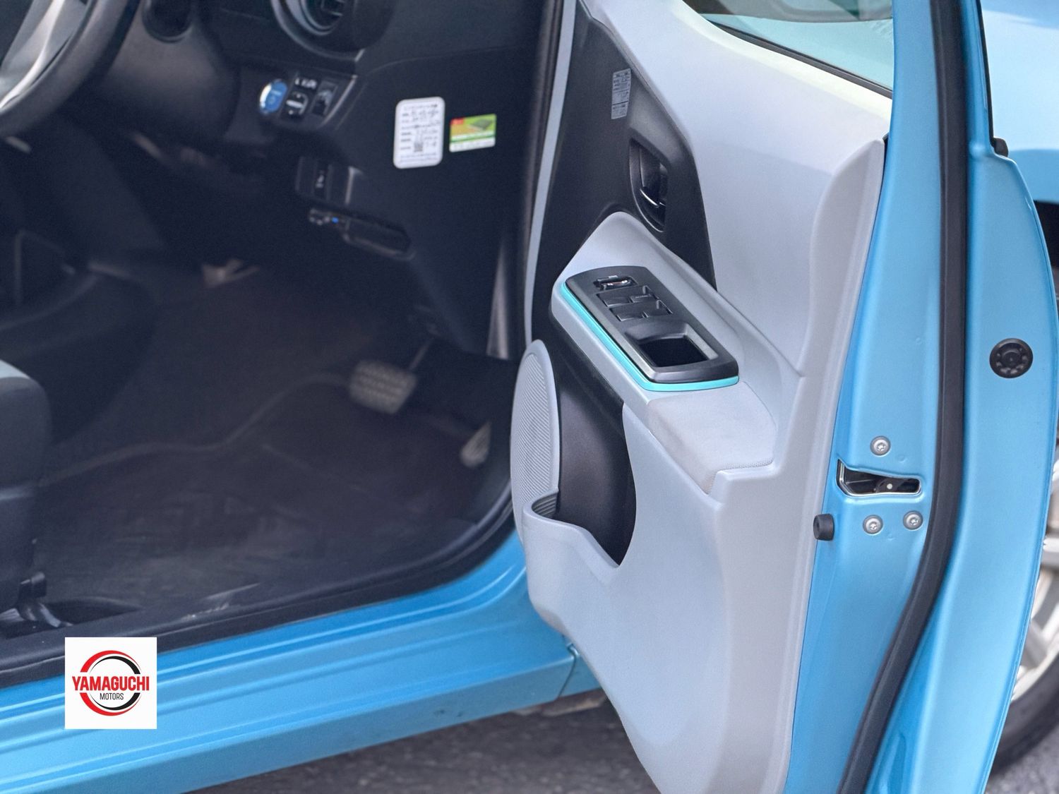 Toyota Aqua Hybrid Blue Edition 