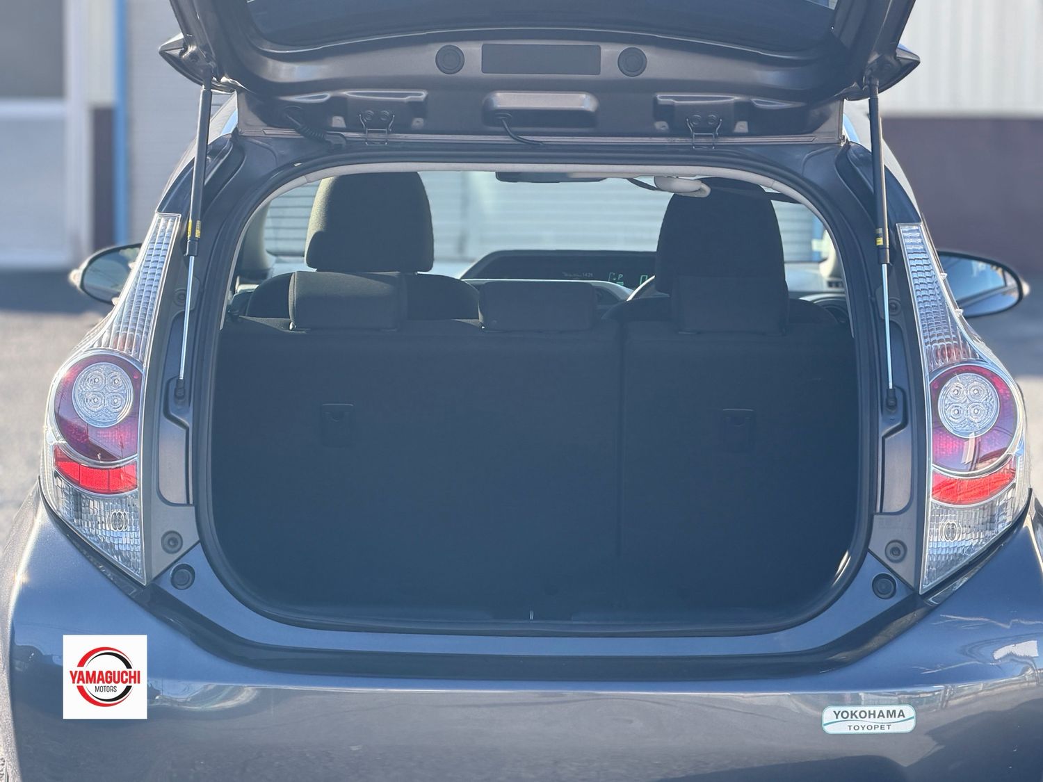 TOYOTA AQUA HYBRID — GRADE S 