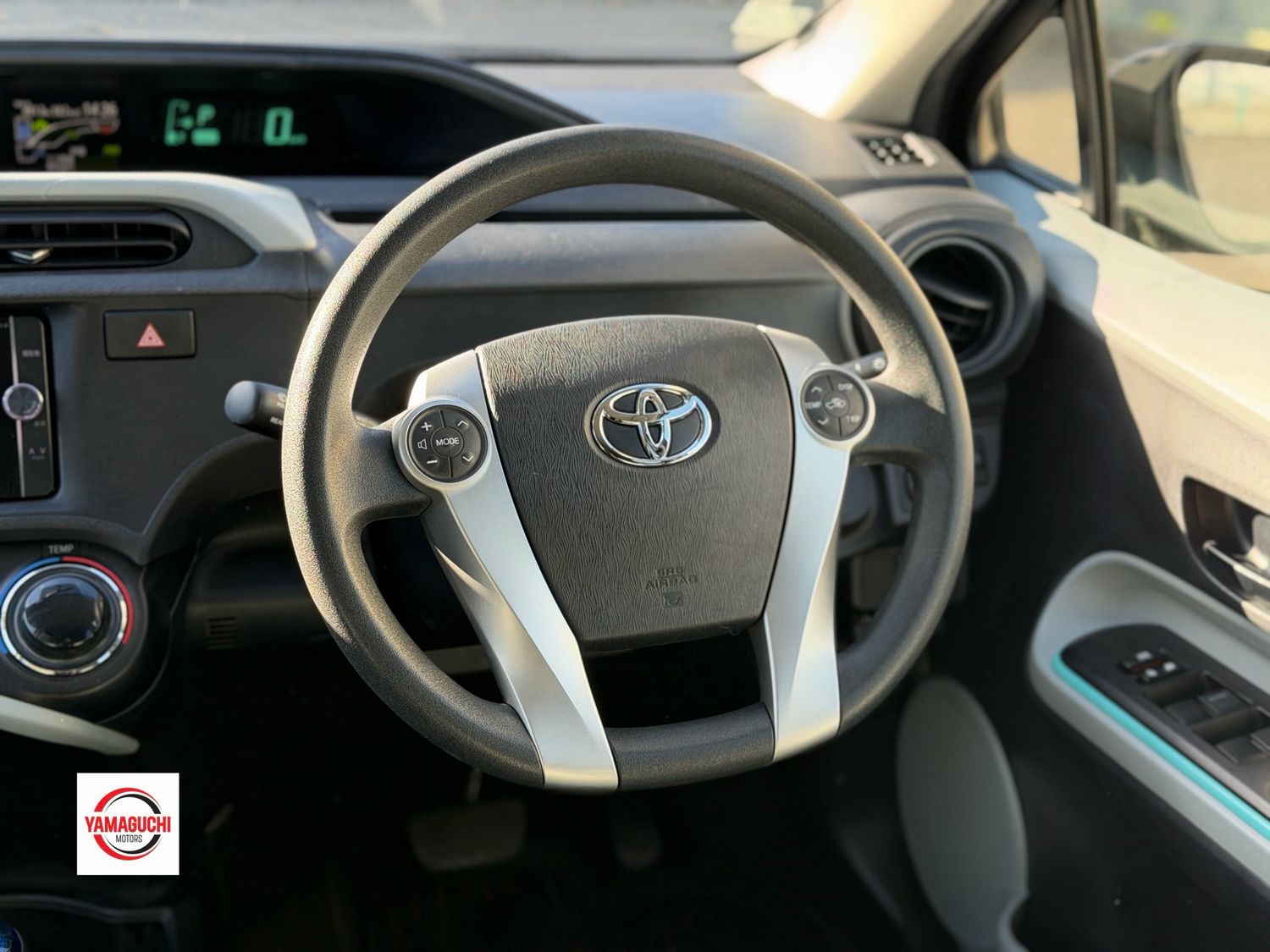TOYOTA AQUA HYBRID — GRADE S 
