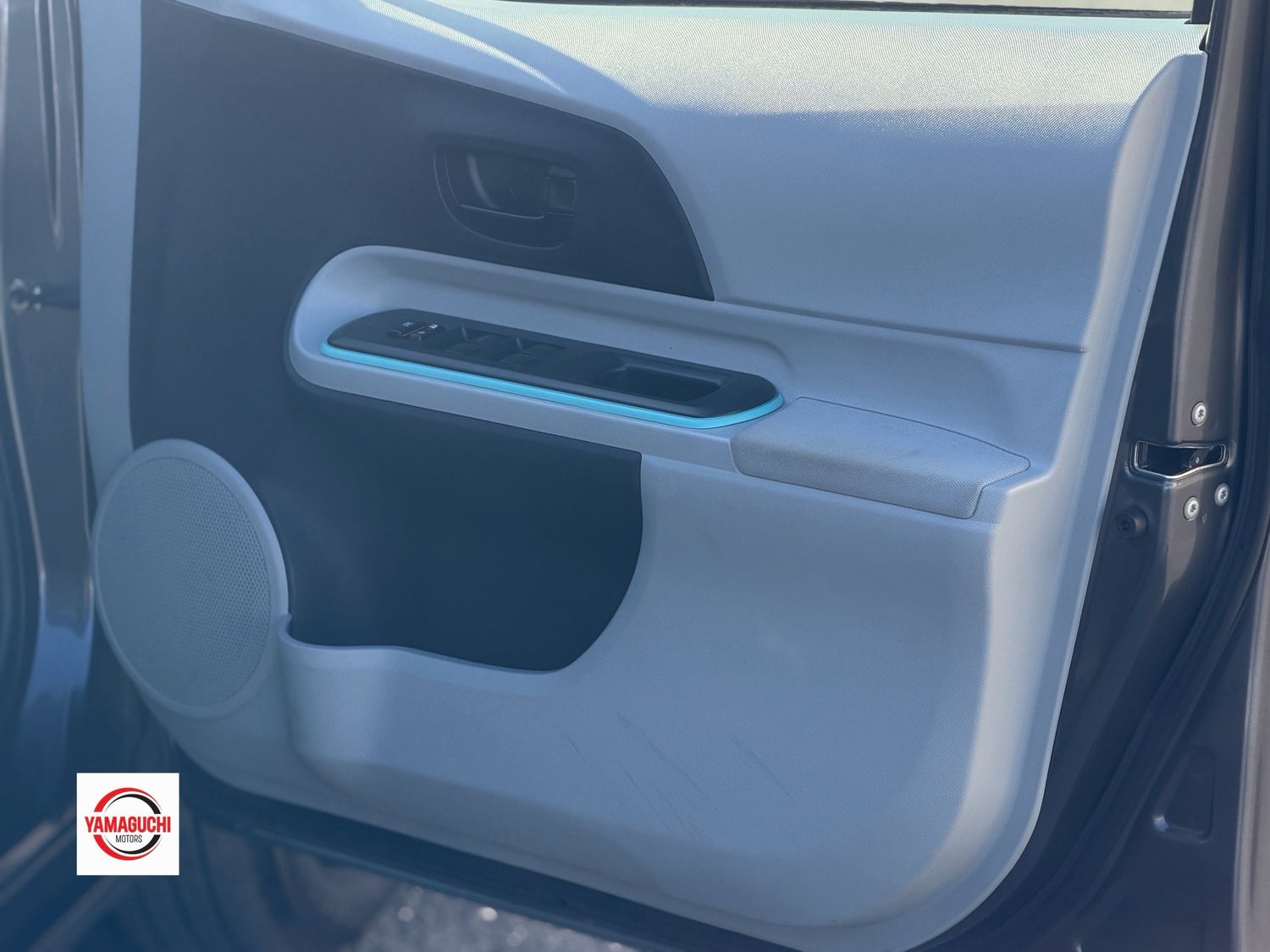 TOYOTA AQUA HYBRID — GRADE S 