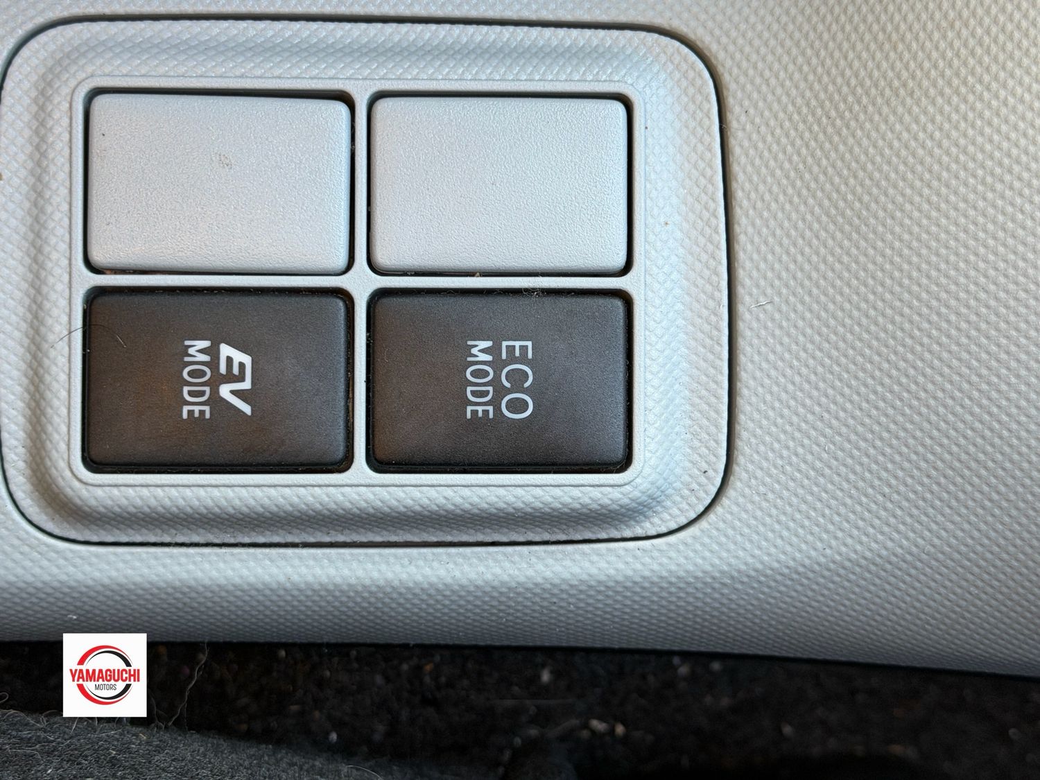 TOYOTA AQUA HYBRID — GRADE S 