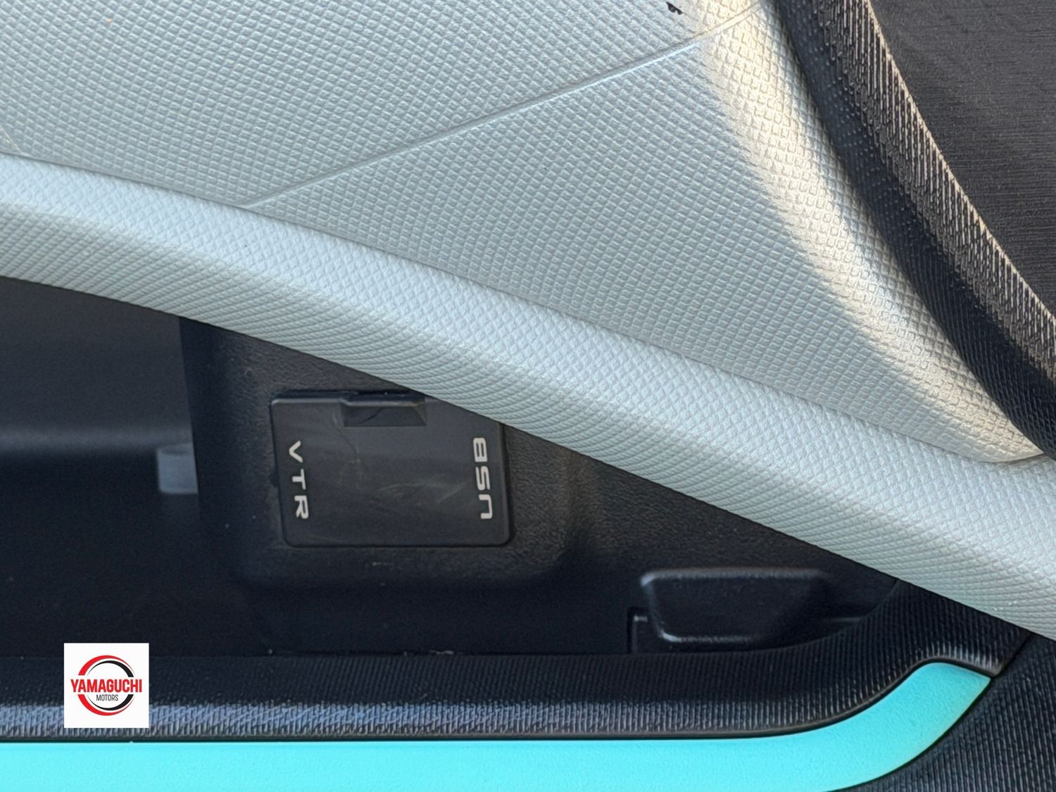 TOYOTA AQUA HYBRID — GRADE S 