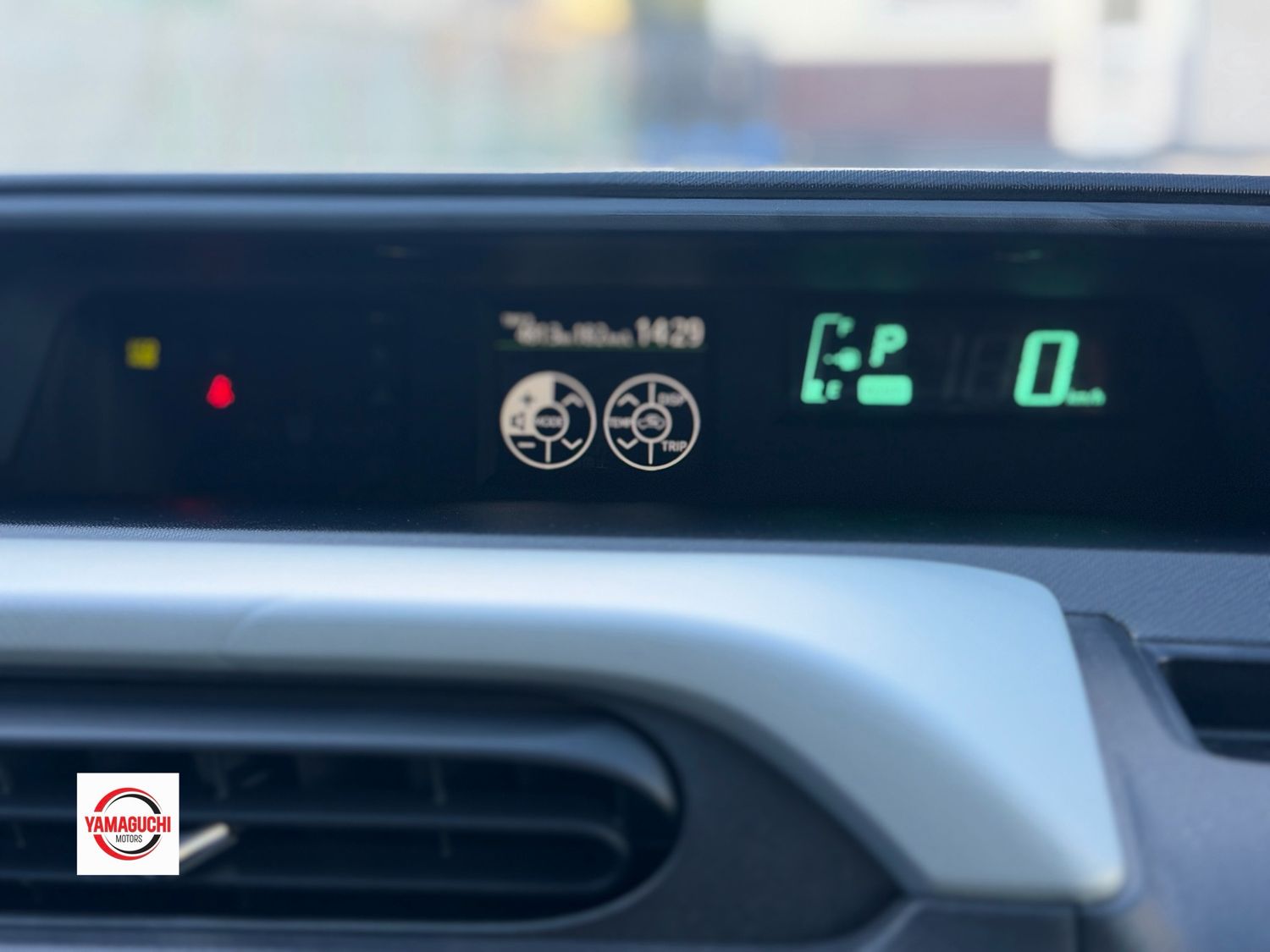 TOYOTA AQUA HYBRID — GRADE S 