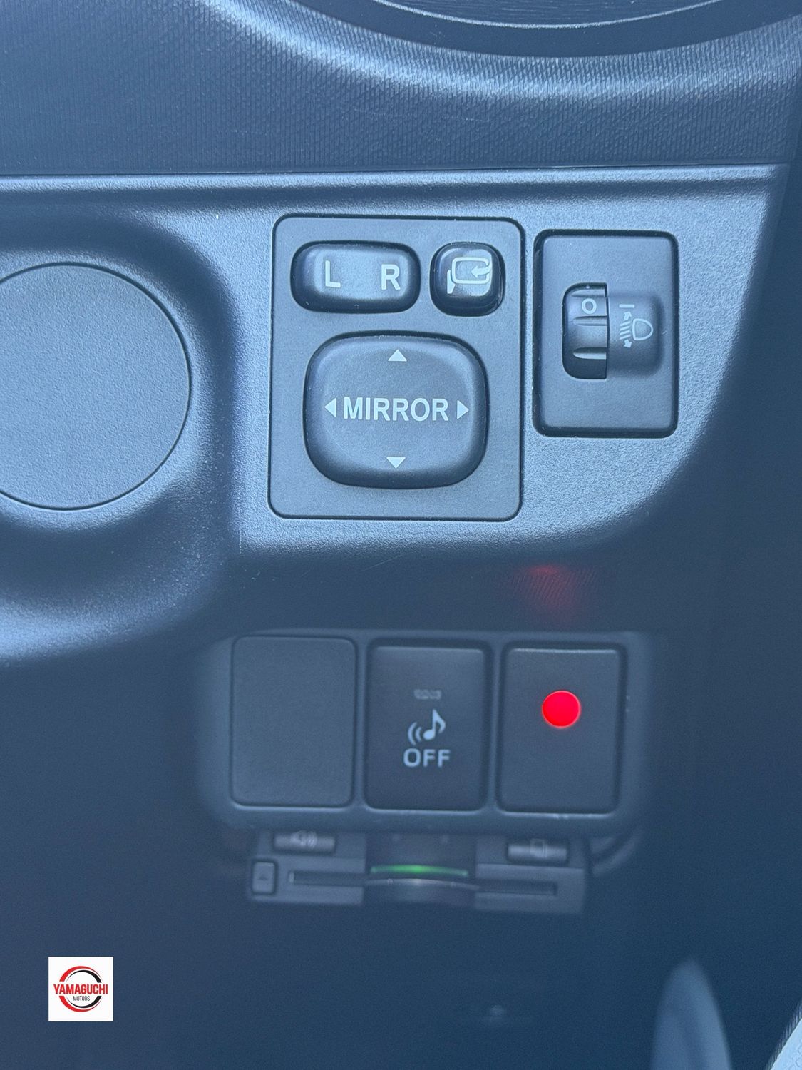 TOYOTA AQUA HYBRID — GRADE S 