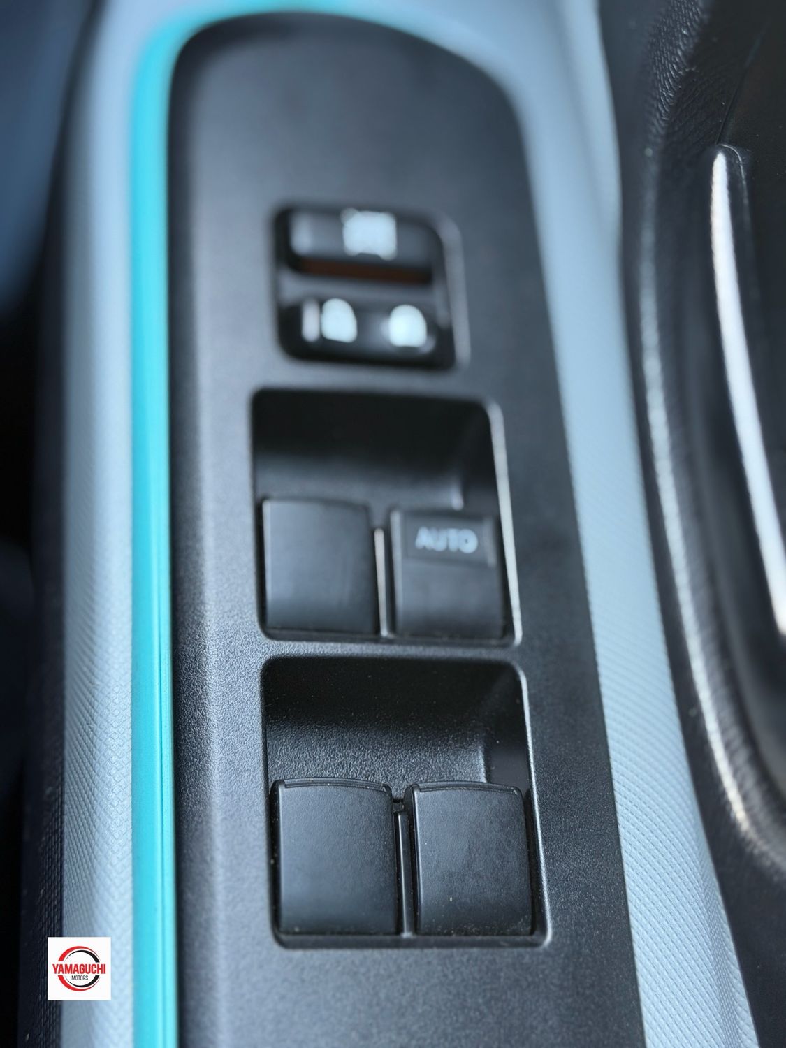 TOYOTA AQUA HYBRID — GRADE S 