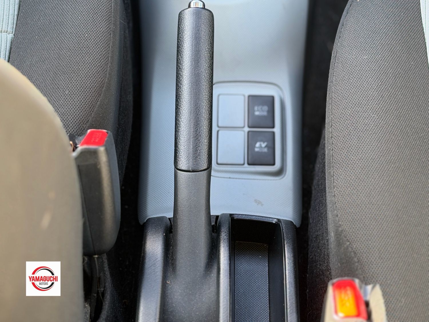 TOYOTA AQUA HYBRID — GRADE S 