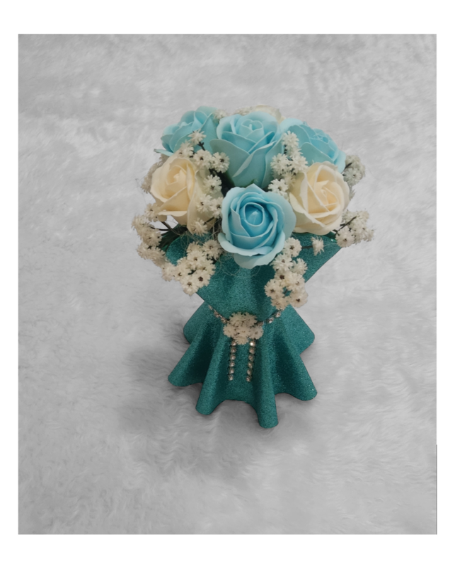 Bouquet rosas turquesa y crema