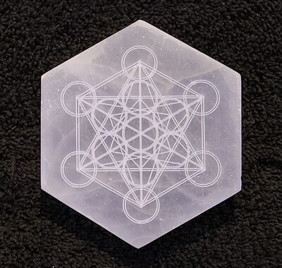 Selenite 4&quot; Hexagonal Clearing &amp; Charging Plate w/ Metatron&#39;s Cube - Sacred Geometry Crystal Grid