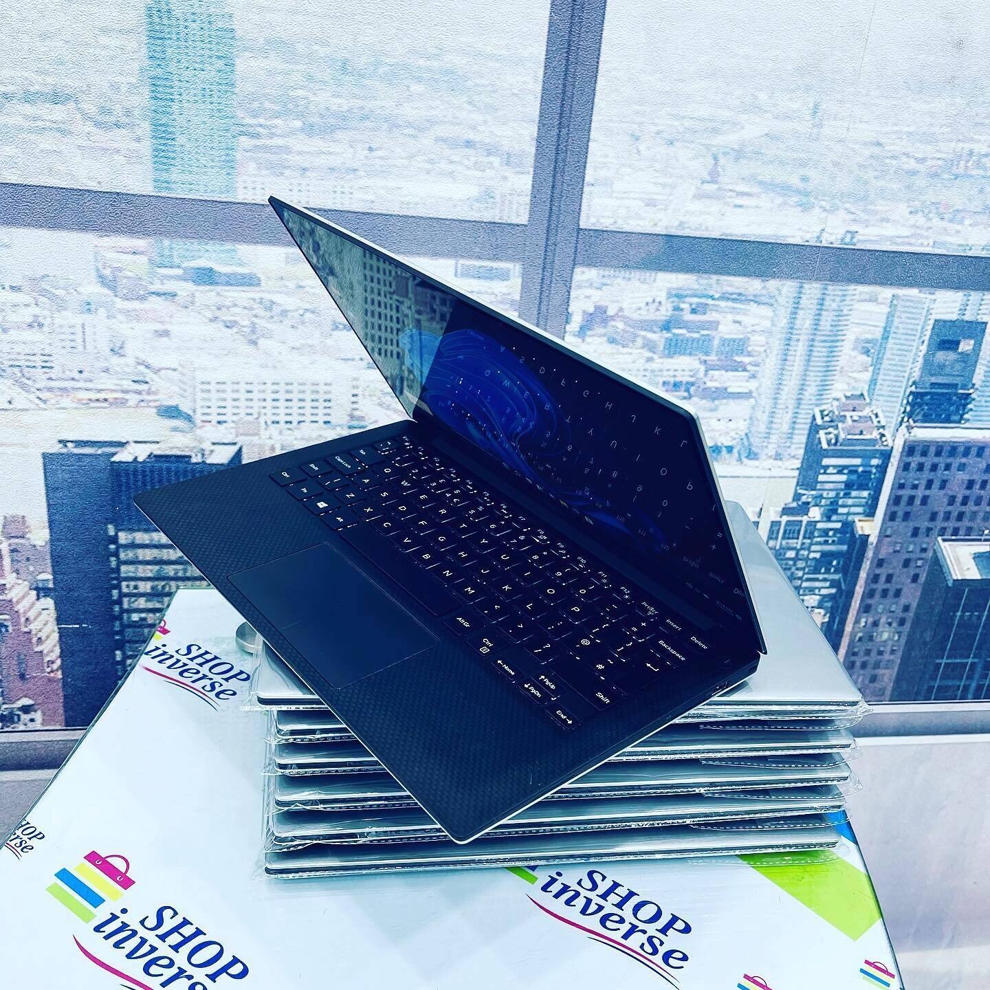 ✅ Dell XPS 13 - 7th Gen. Intel Core i5 - 256GB SSD - 8GB RAM - 4GB Total Graphics - Touchscreen - ₦235,000