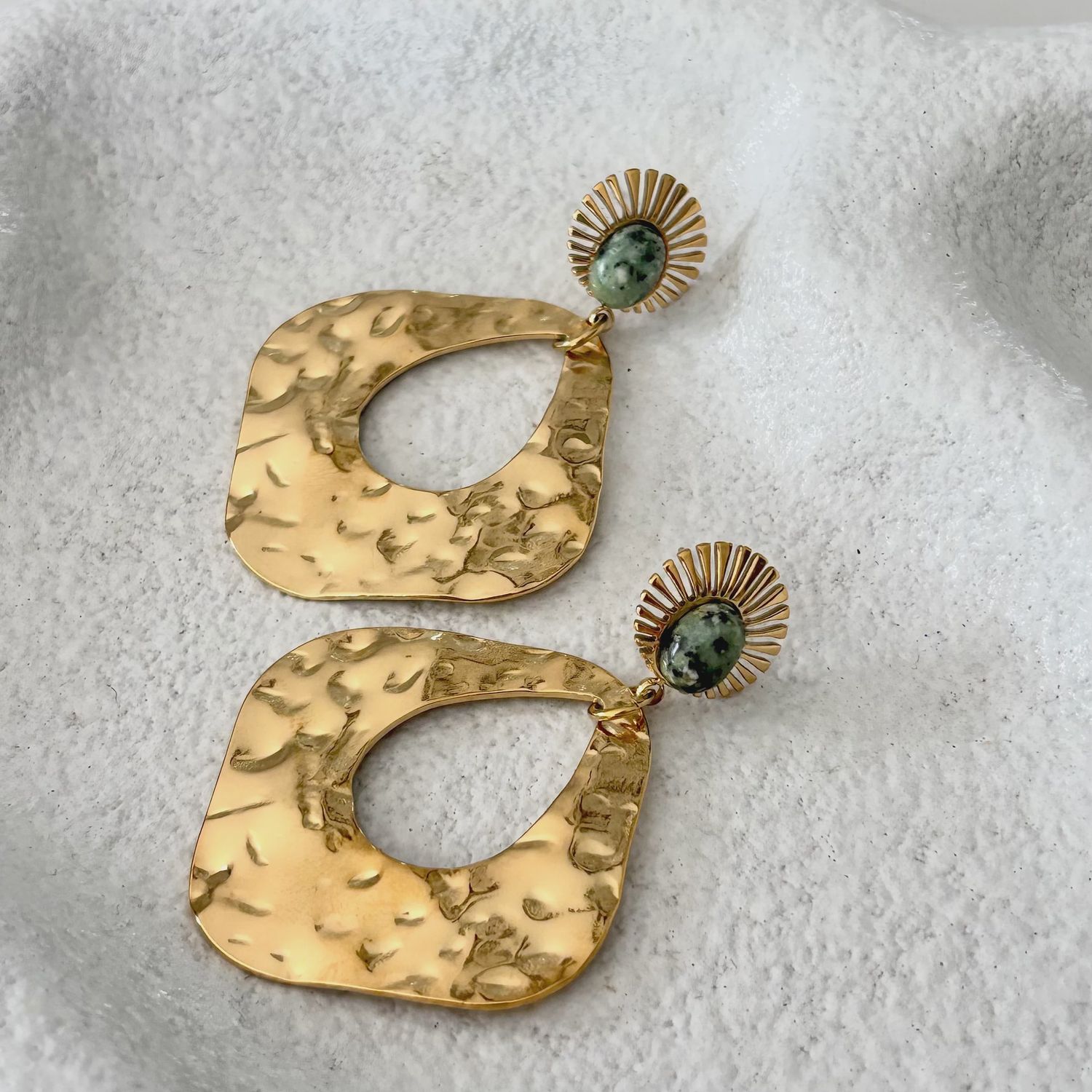 Sollus Gold Earrings