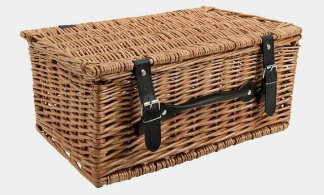Medium wicker hamper