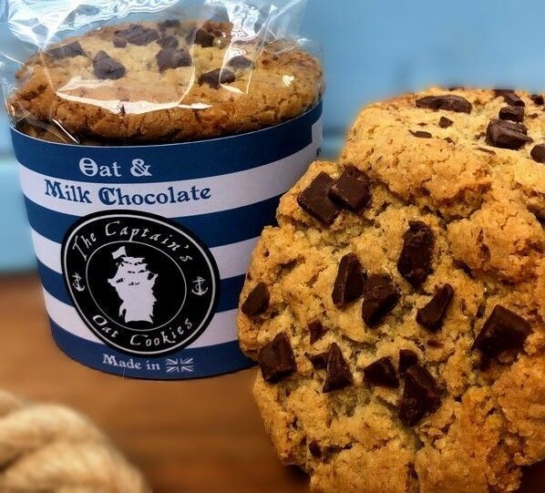 Oat and milk chocolate cookies