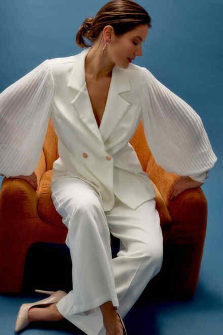 Frank Lyman  Off White Blazer 242321U