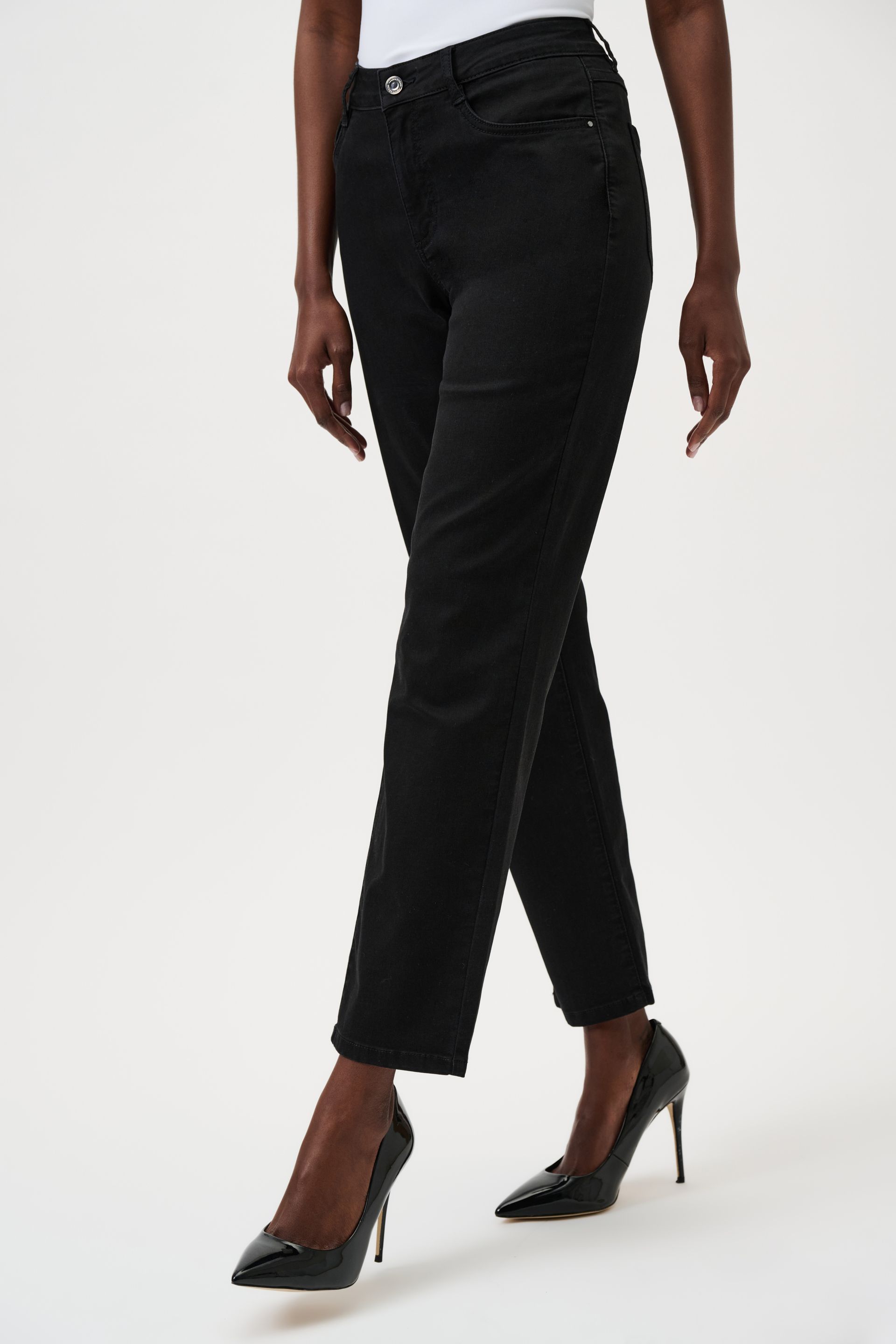 Joseph Ribkoff  Gia Classic Slim Fit Stretch Jeans Black 251966