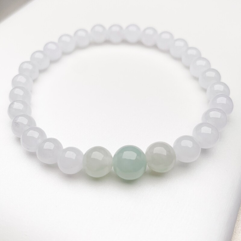 ICY WHITE TRANSLUCENT JADEITE BEADED BRACELET
冰白翡翠珠串手鍊