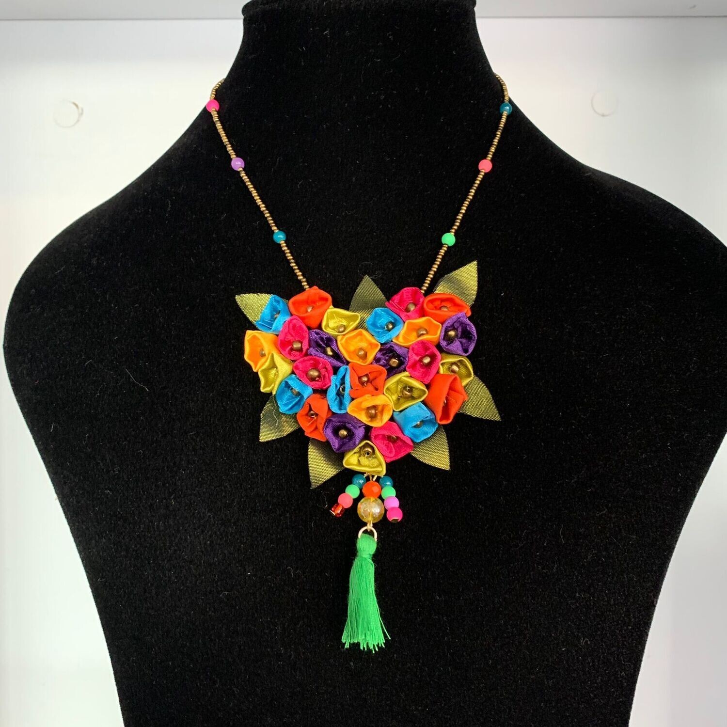 Collar Corazon Flor, Colores: Colores