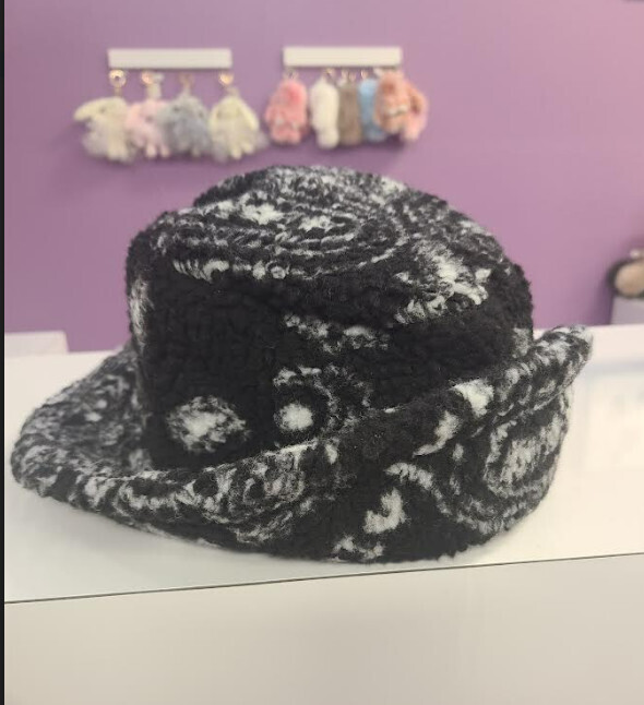 CW165   Paisley Bucket Hat   Color:Blk/Wht