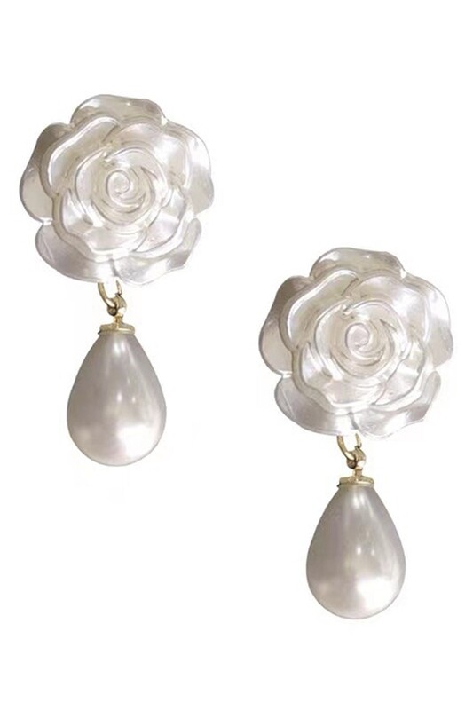 E6667   Rose Pearl Clip On Earrings
