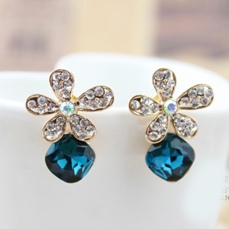 E6632   Flower Rhinestone Clip On Earrings