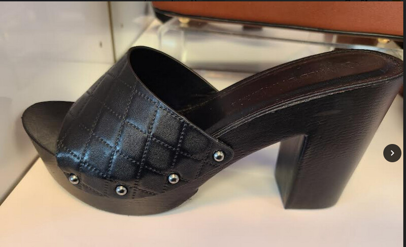 Kyrie-01B   Quilted Heel Clog Sandals 