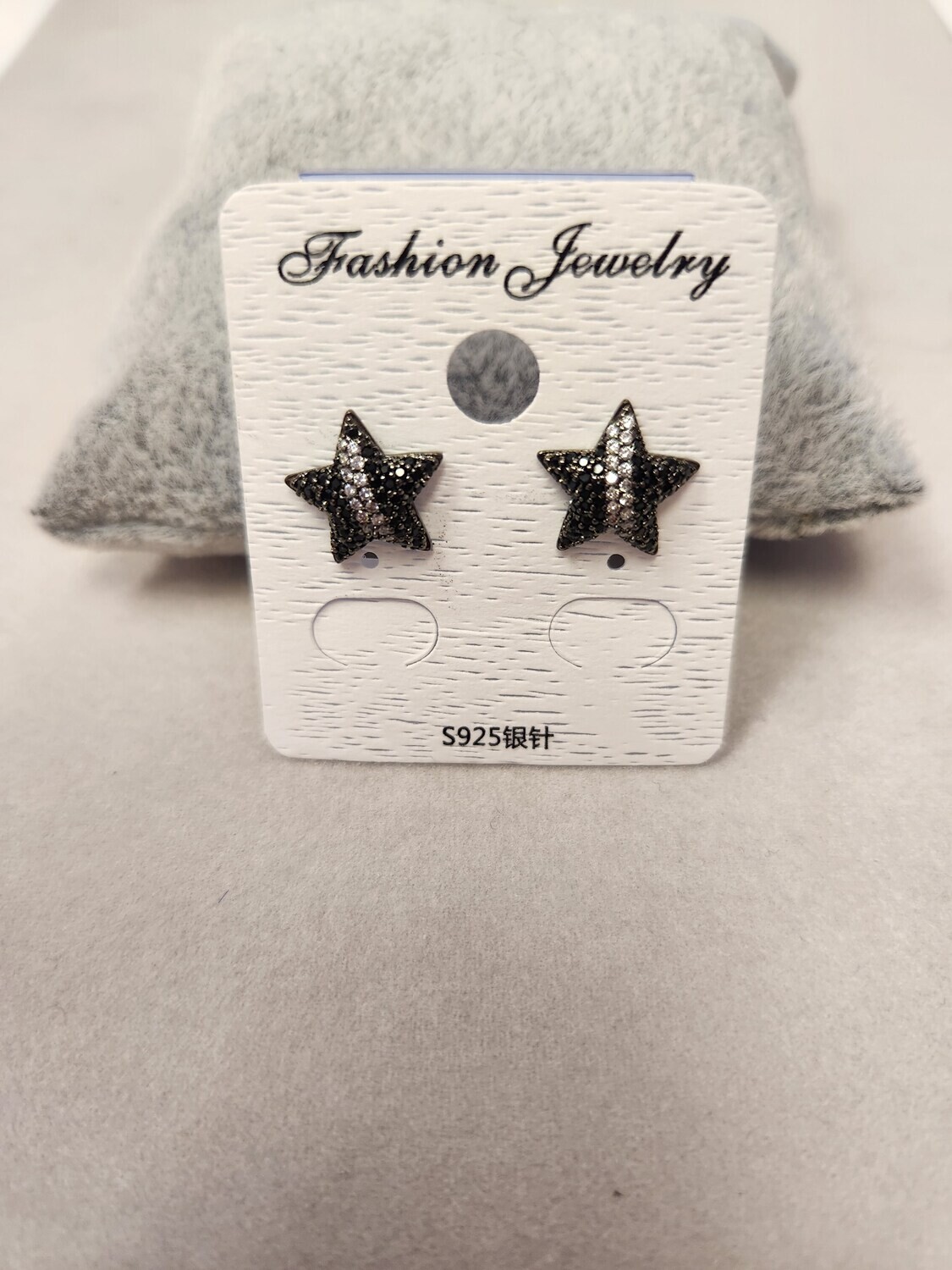 EH2587   Star Stud Earrings   Black/Silver