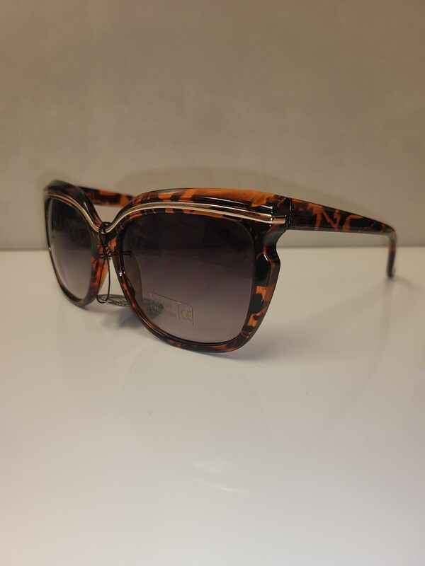 SG-4725   Accented Fashion Sunglasses