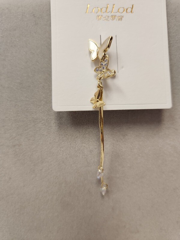 FSQ0014   Small Butterfly Ear Cuff   Gold