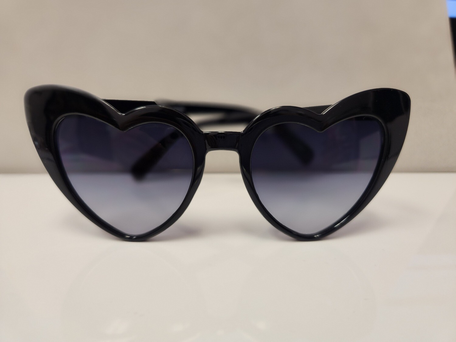 SG-7339   Chic Heart Sunglasses, Color: Black
