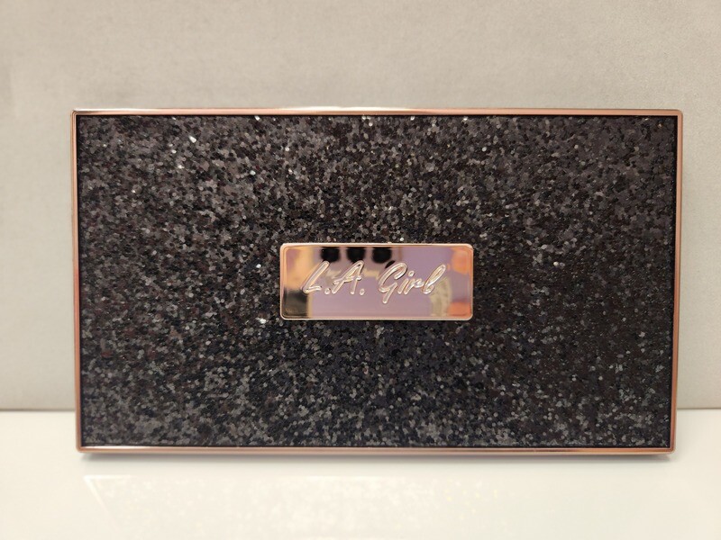 LA Girl 18 Eyeshadow Palette   Black