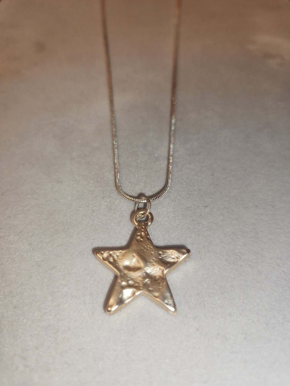 Star Pendant Short Necklace   , Color: Gold