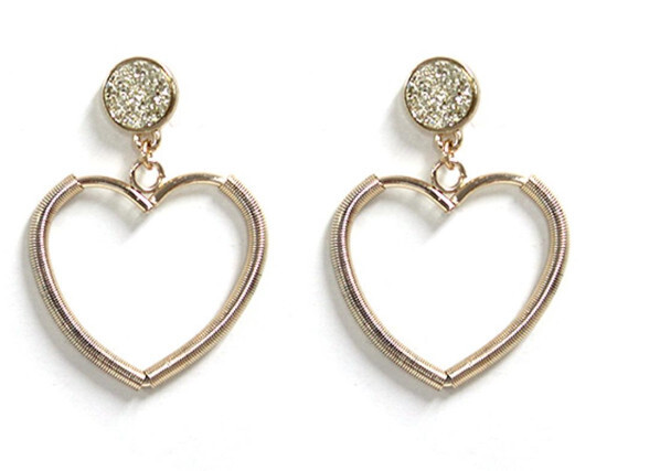 TE-10185 Heart Dangle Earrings
