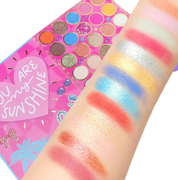 Kevin &amp; Coco Heart Earrings 82 Color Fashion Eyeshadow Palette