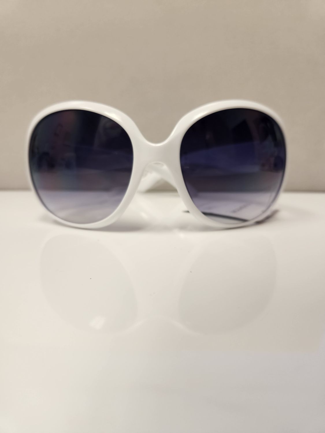 SG-89393   Fashion Butterfly Round Sunglasses   , Color: White/Smoke