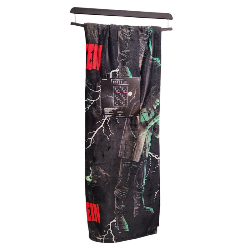 Universal Monsters Soft Plush Throw 50x70 in Frankenstein AT838O