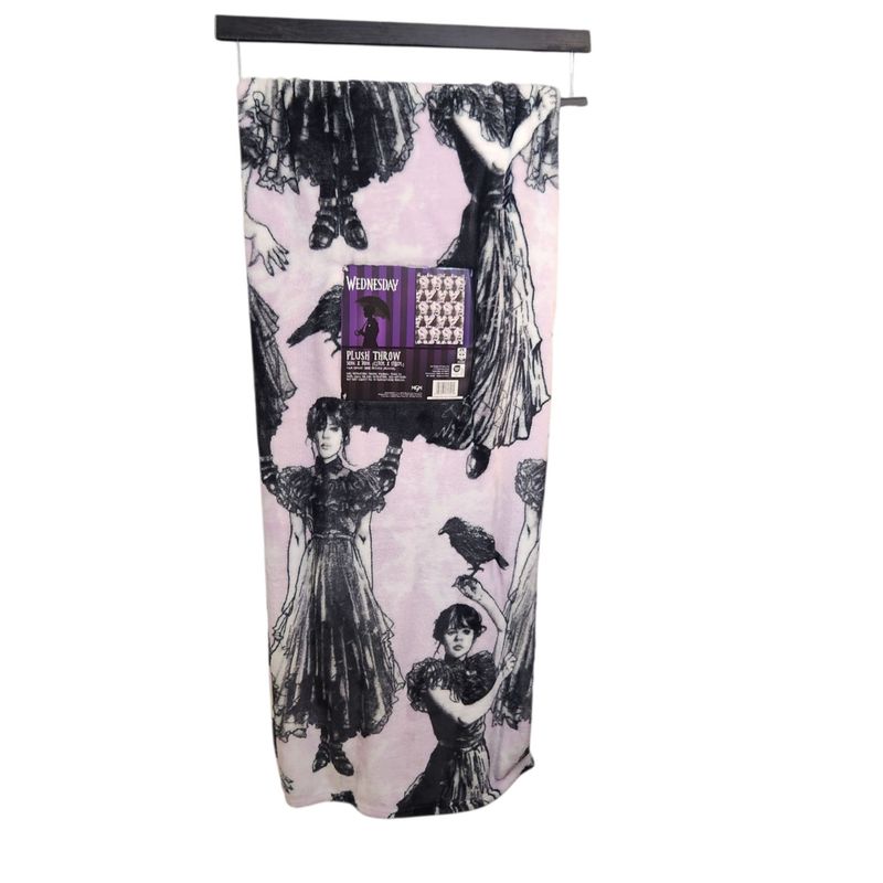 MGM Wednesday Plush Throw 50x70 in JFA-96-04