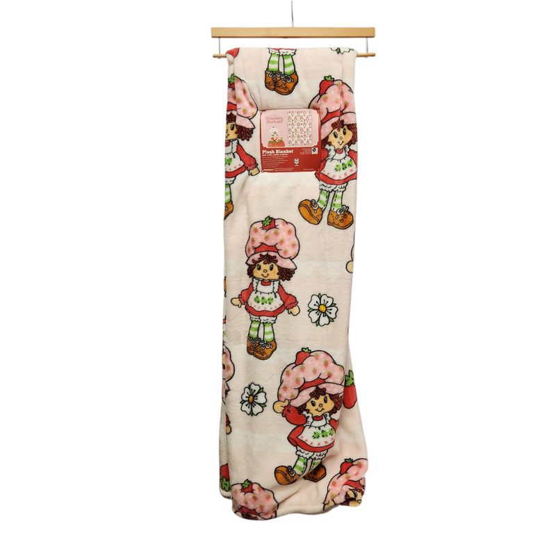 The World of Strawberry Shortcake JFA71-04 Plush Blanket 60in.x90in.