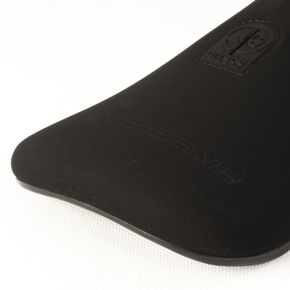 Selle Pivotal STAY STRONG Cutt Off Slim Noir
