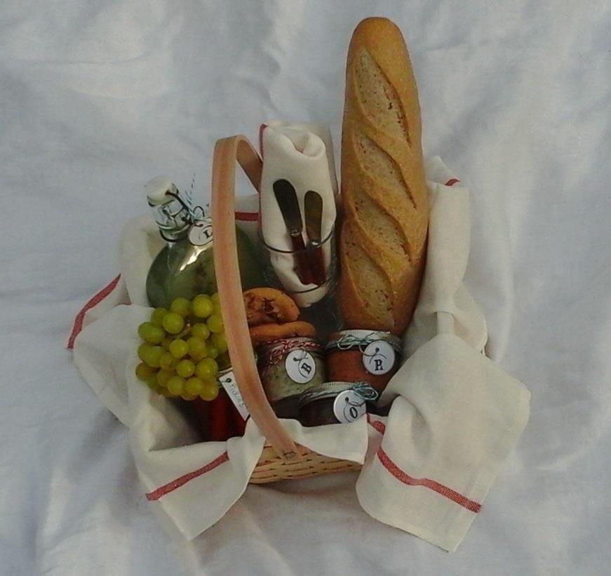 DELIVERY: BASKET FOR TWO
