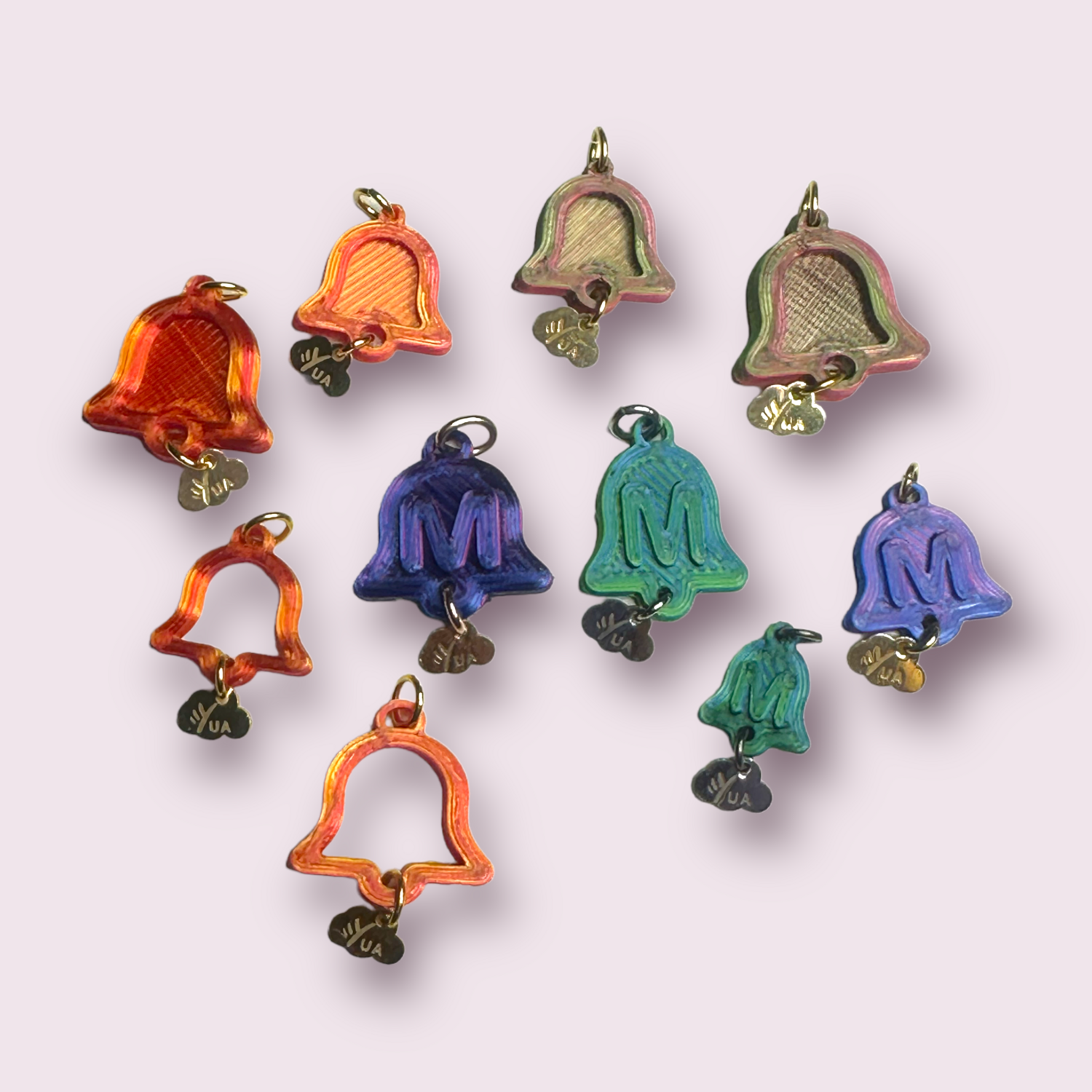 CIONDOLO CAMPANELLA in PLA con moschettone in argento o semplice ciondolo, iniziale a rilievo o senza.