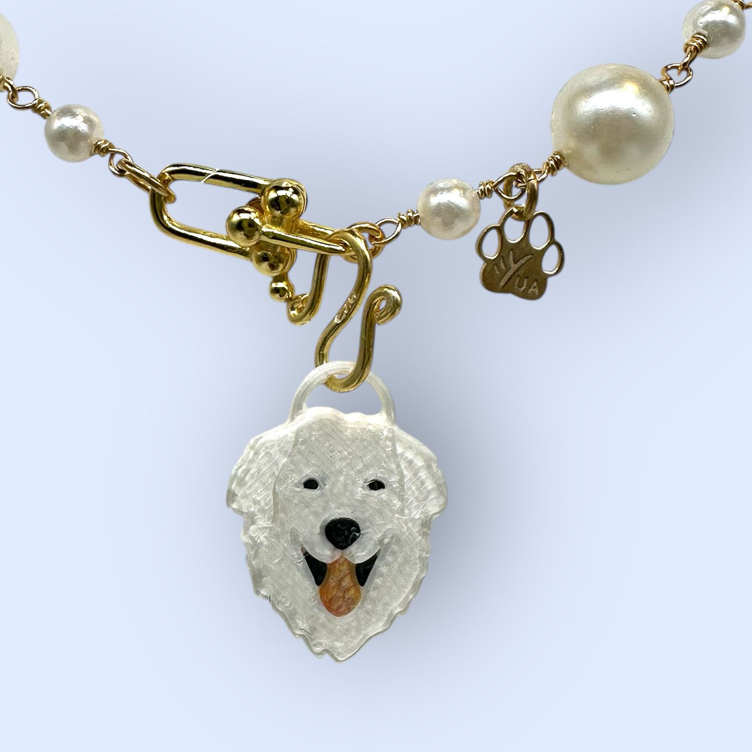 Girocollo in argento con perle irregolari personalizzato con charme in PLA con le faccine delle razze canine e feline