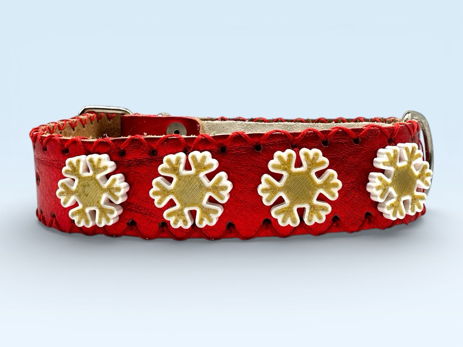 Collare in pelle rossa laminata con charme a forma di fiocco di neve in PLA BICOLOR bianco/oro