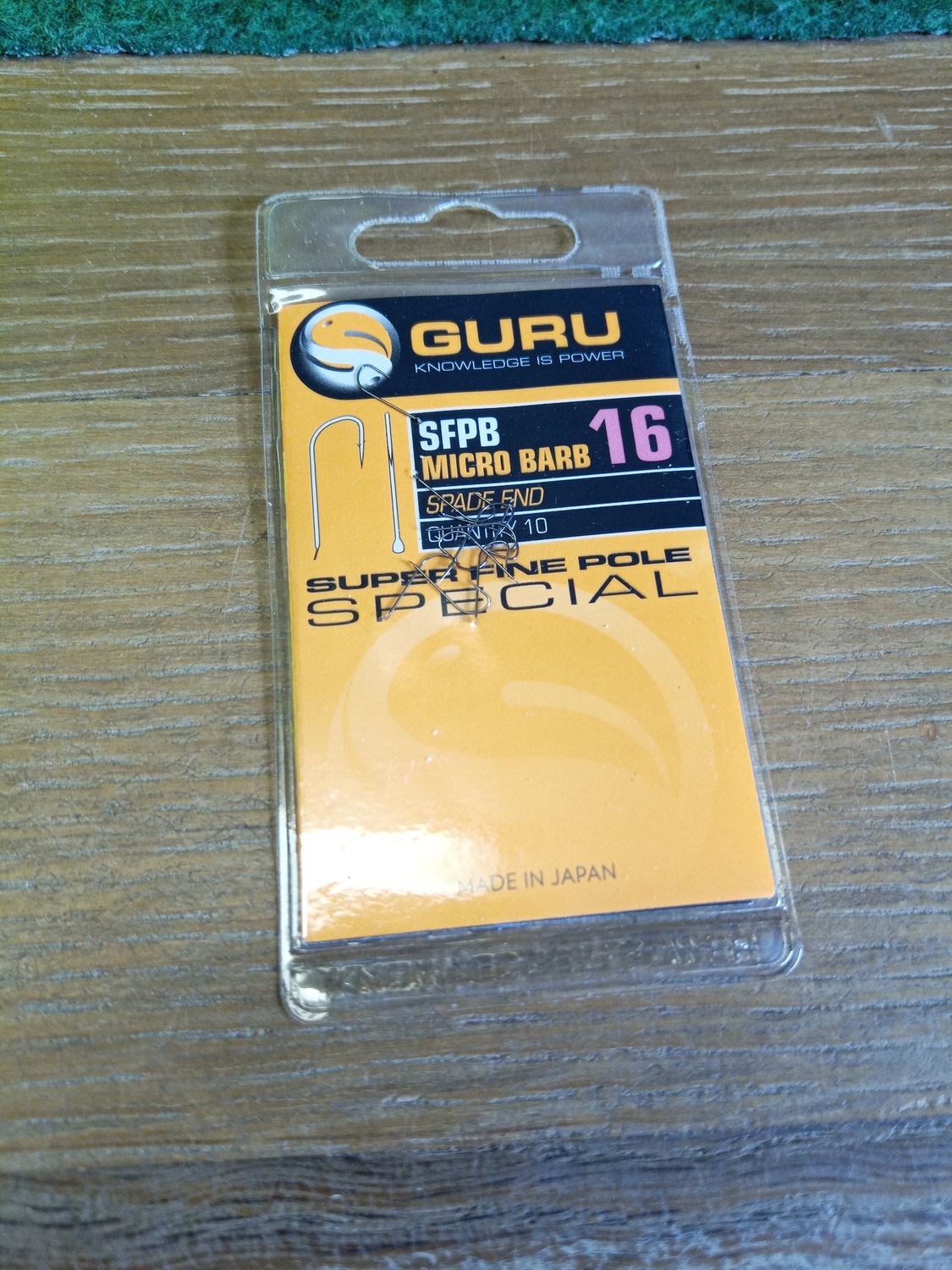 Super Fine Pole hook  (Barbed/Spade End) - GURU, MAAT: SIZE 16
