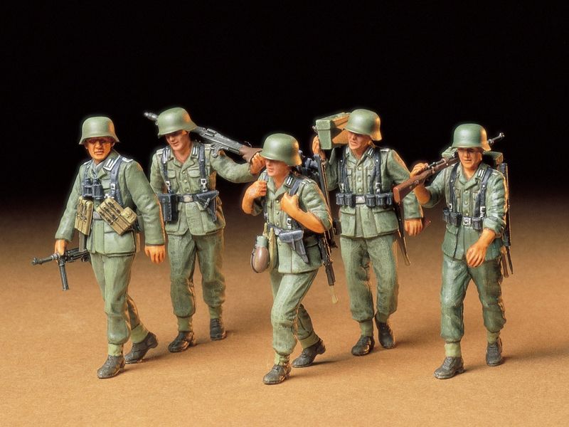 1/35 GERMAN MACHINE GUN CREW ON MANEUVER - TAMIYA
