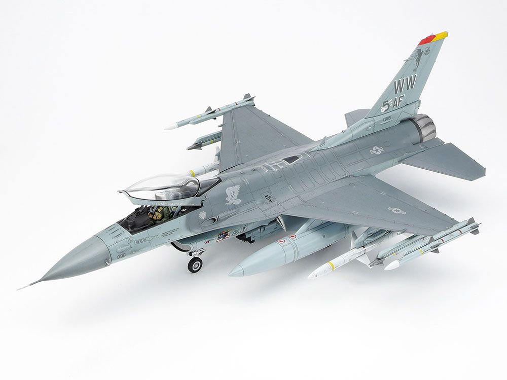1/48 SCALE LOCKHEED MARTIN® F-16®CJ FIGHTING FALCON® - TAMIYA