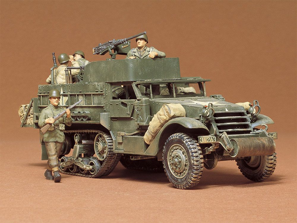 U.S. Armoured Personnel Carrier M3A2 Half Track Tamiya  1:35